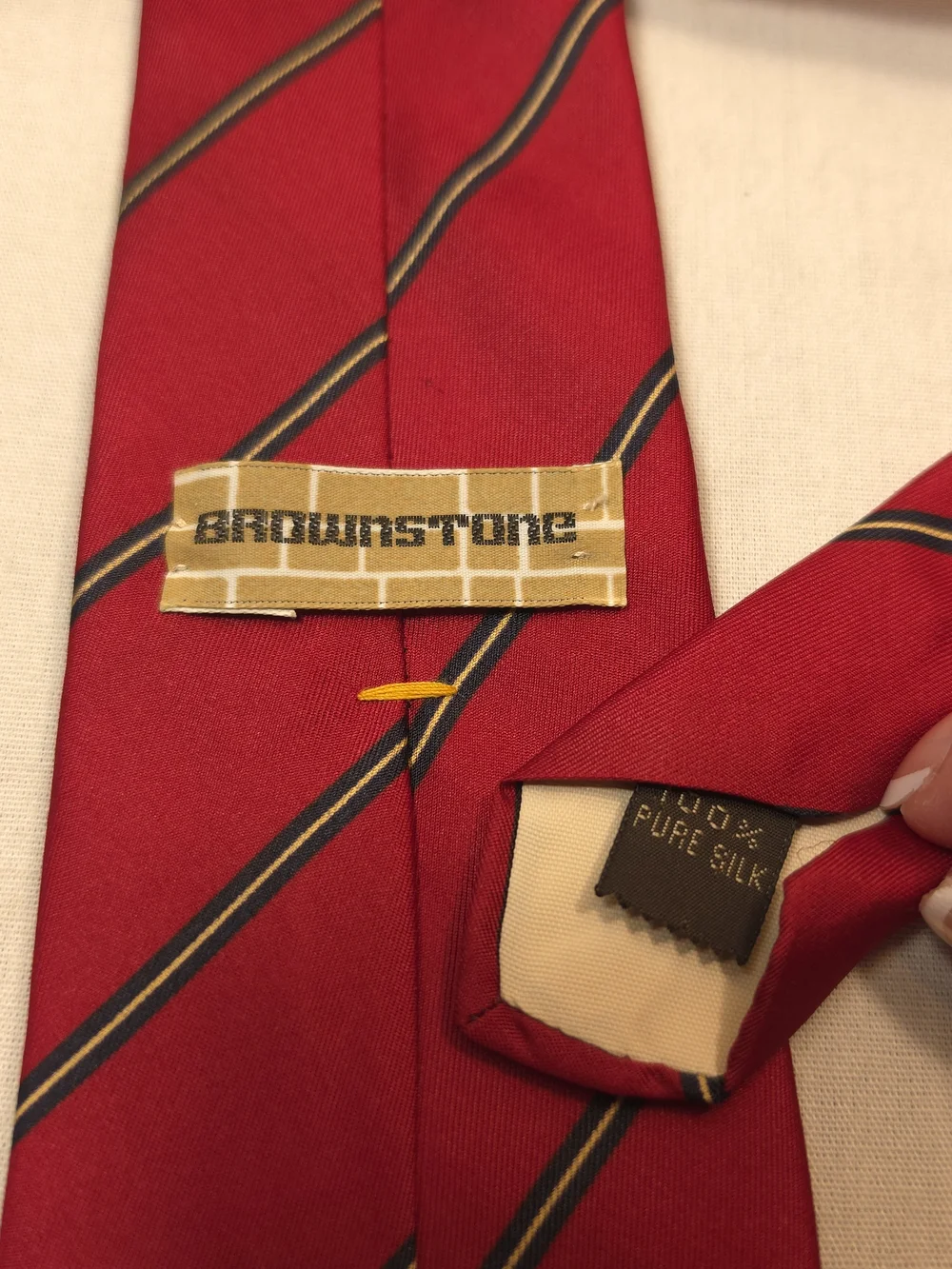 Red Diagonal Stripe Men's Tie - Sleek Professional Accessory